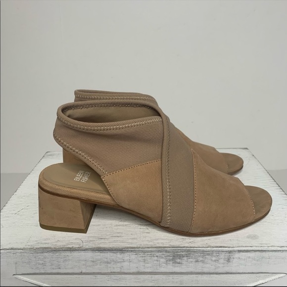 Eileen Fisher Tan Sandals - Picture 12 of 15